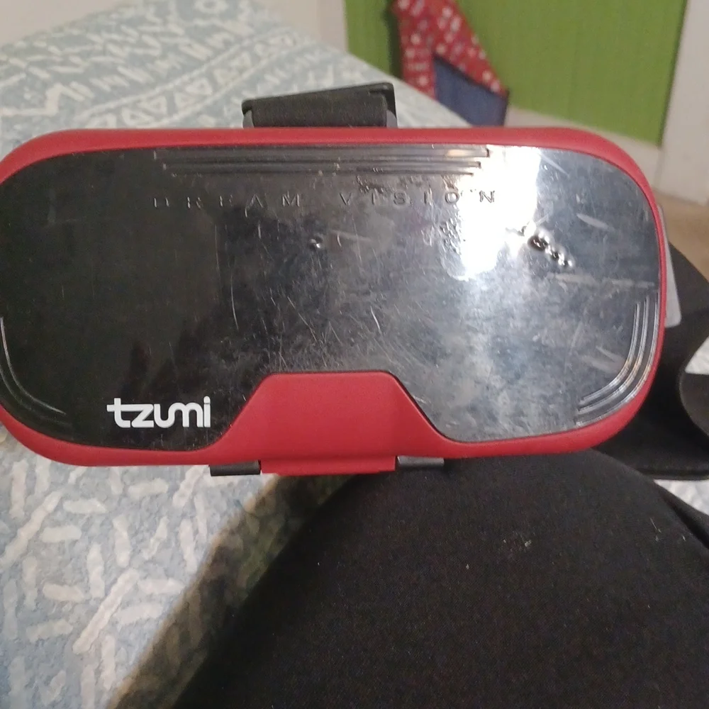 Virtual reality goggles